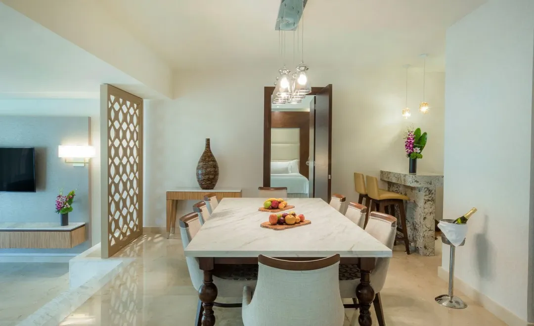 Grand Governor Suite - Dining View