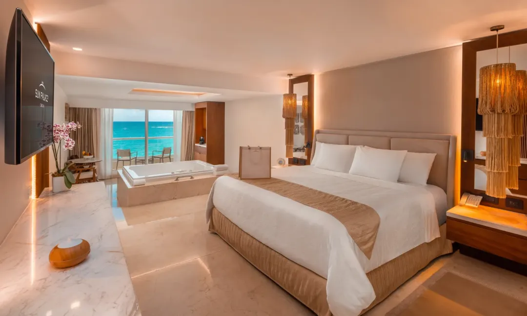 Superior Honeymoon Suite - King Bed