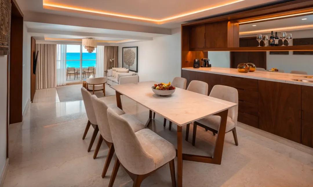 Superior Governor Suite - Dining Room