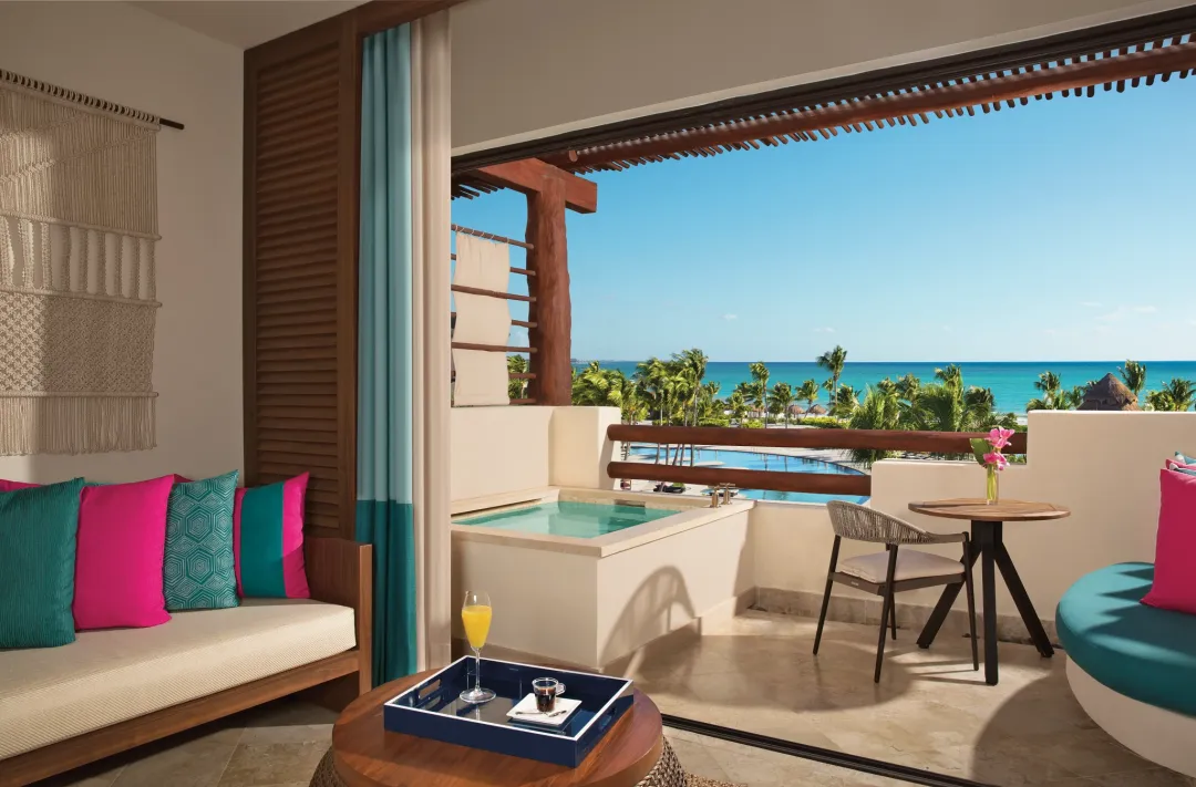 Preferred Club Junior Suite Ocean View -Balcony Lounge