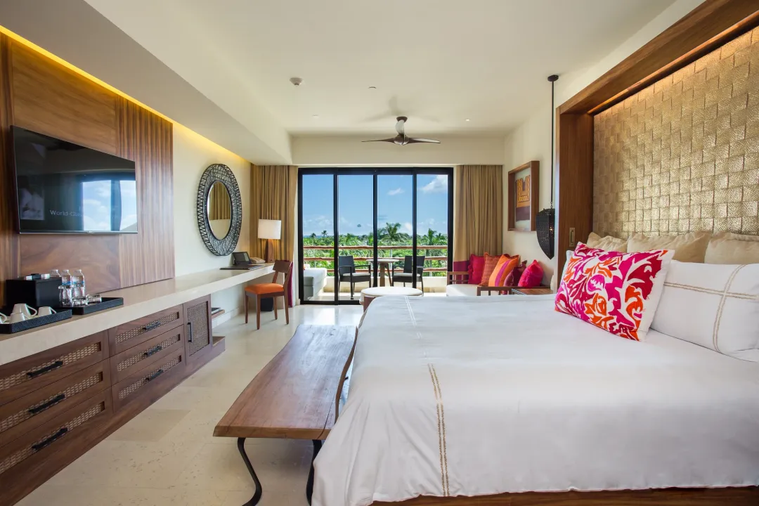 Junior Suite Partial Ocean View - King Bed