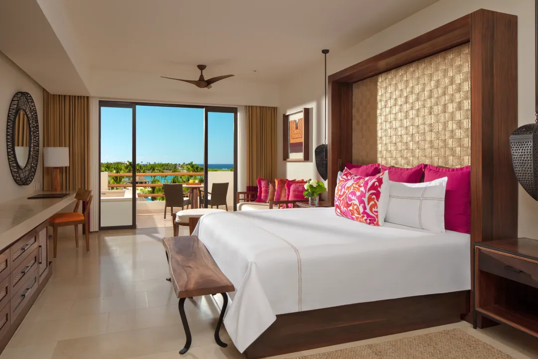 Preferred Club Junior Suite Ocean View- King Bed