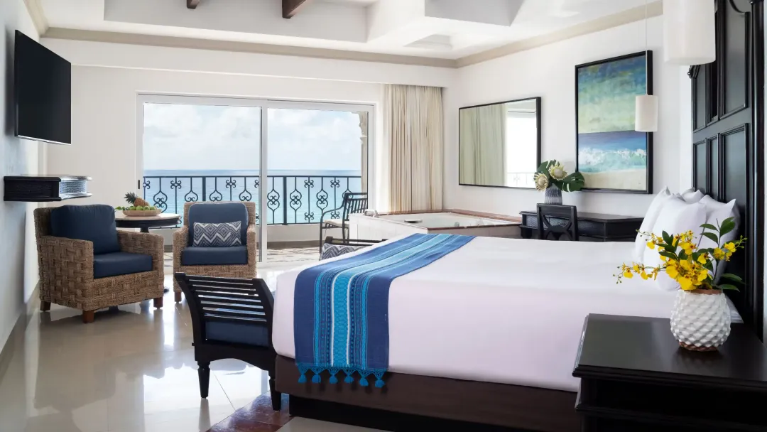 Ocean Front Junior Suite - King Bed with View