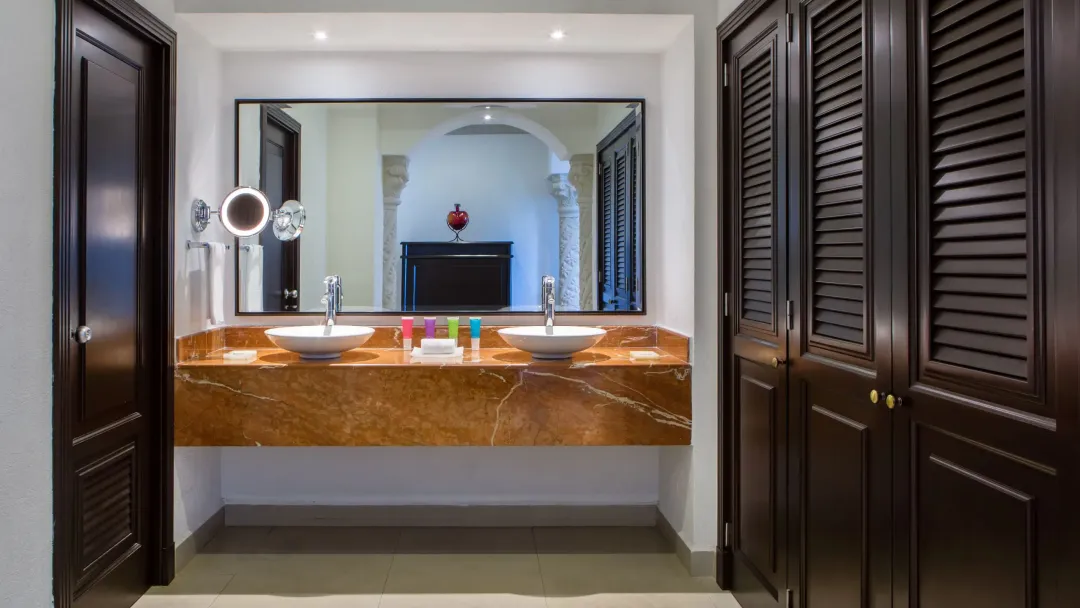 Ocean View Swim Up Suite - Bathroom