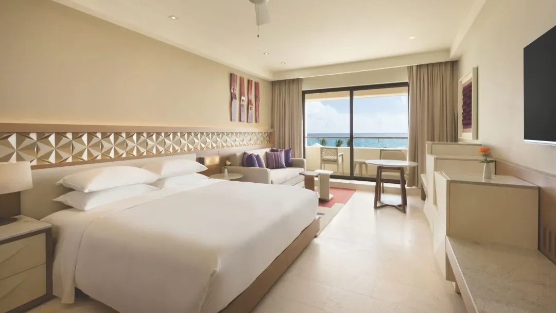 Club Ocean Front Room - King Bed