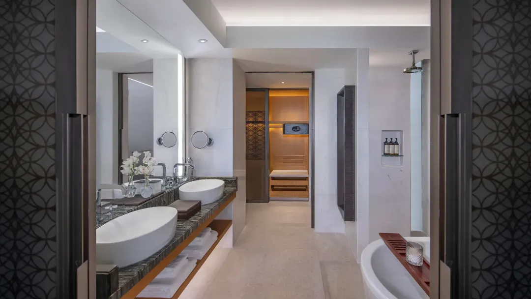 Park-Hyatt-Abu-Dhabi-Hotel-and-Villas-Guest-Bathroom