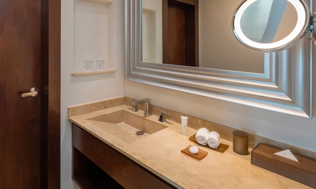 Superior Deluxe Oceanfront - Bathroom