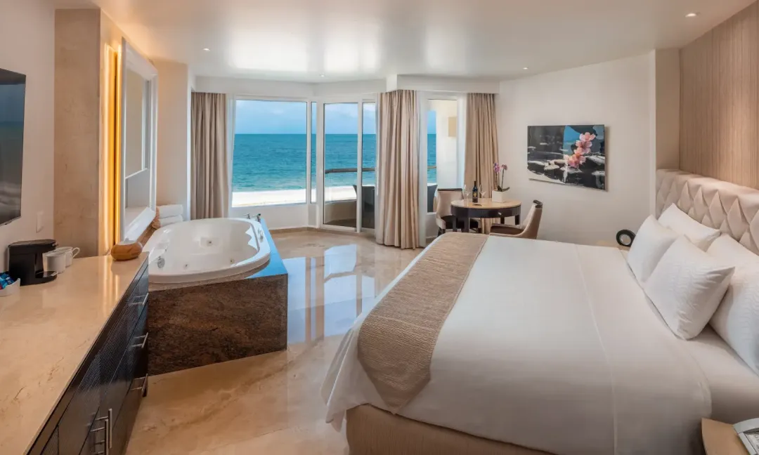 Superior Deluxe Oceanfront - King Bed