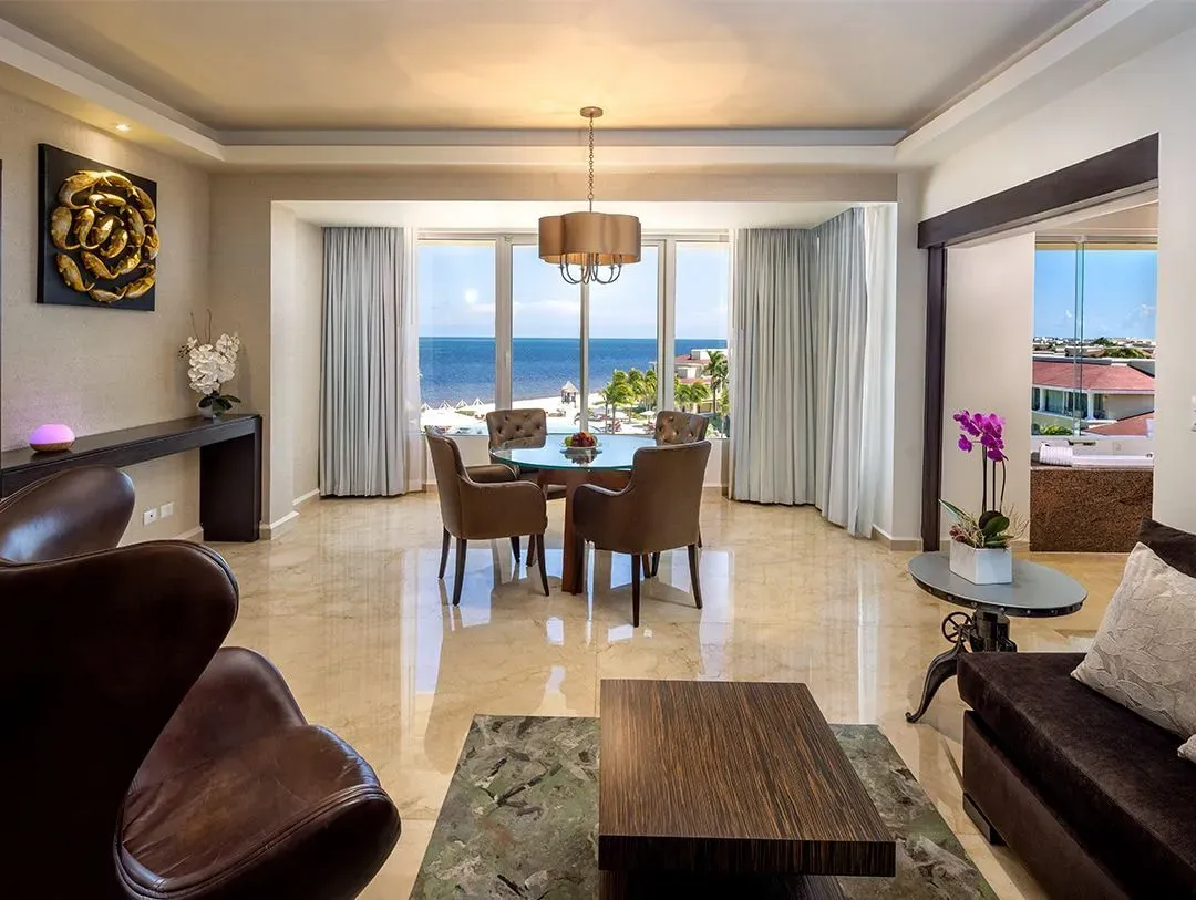 Superior Governor Suite - Dining View