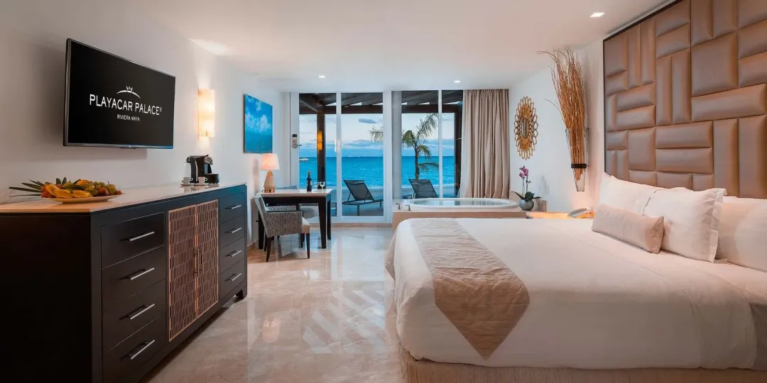 Superior Walk Out Suite Ocean Front - King Bed