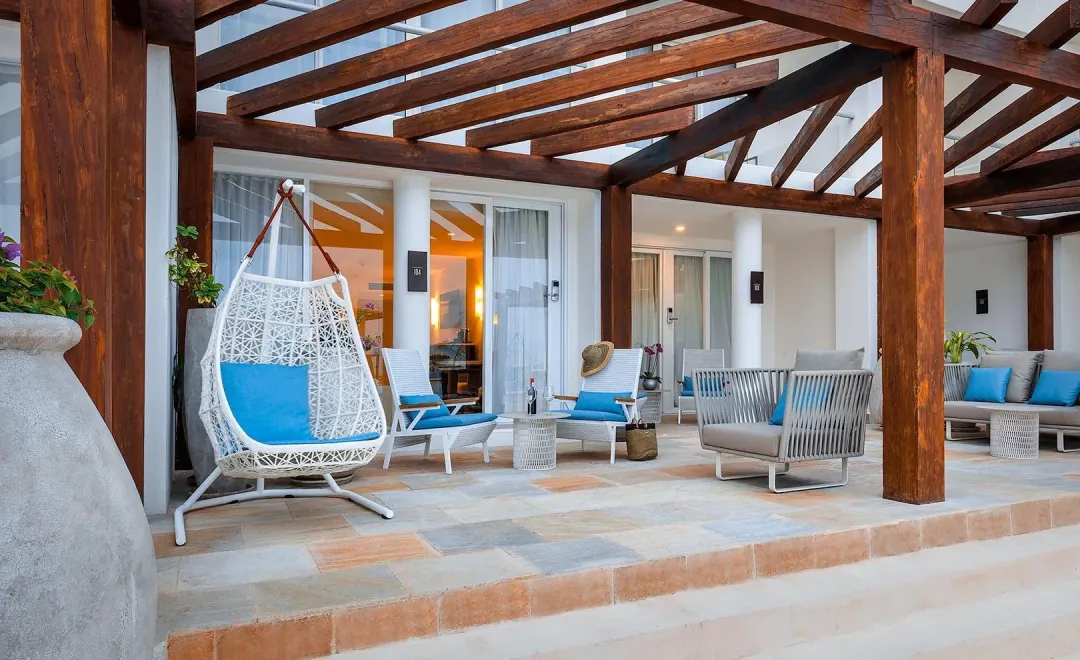 Superior Walk Out Suite Ocean Front - Terrace Lounge