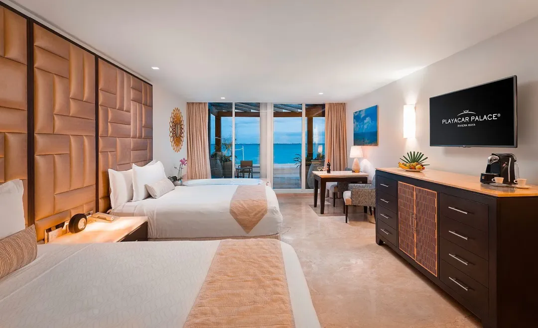 Superior Walk Out Suite Ocean Front - Twin Bed