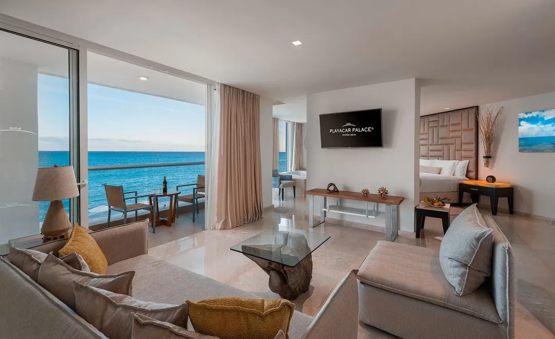 Superior Governor Suite - Living Room