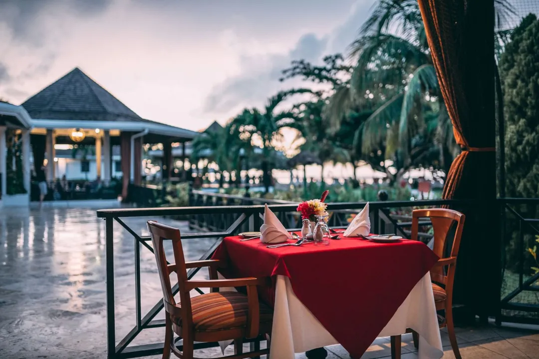 Coyaba-Beach-Resort-Poolside-Restaurant