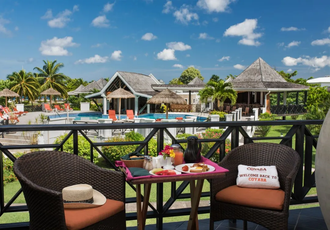 Coyaba-Beach-Resort-Pool-view