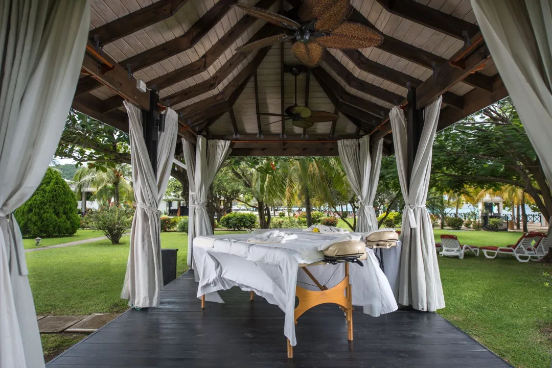 Coyaba-Beach-Resort-Spa-beds