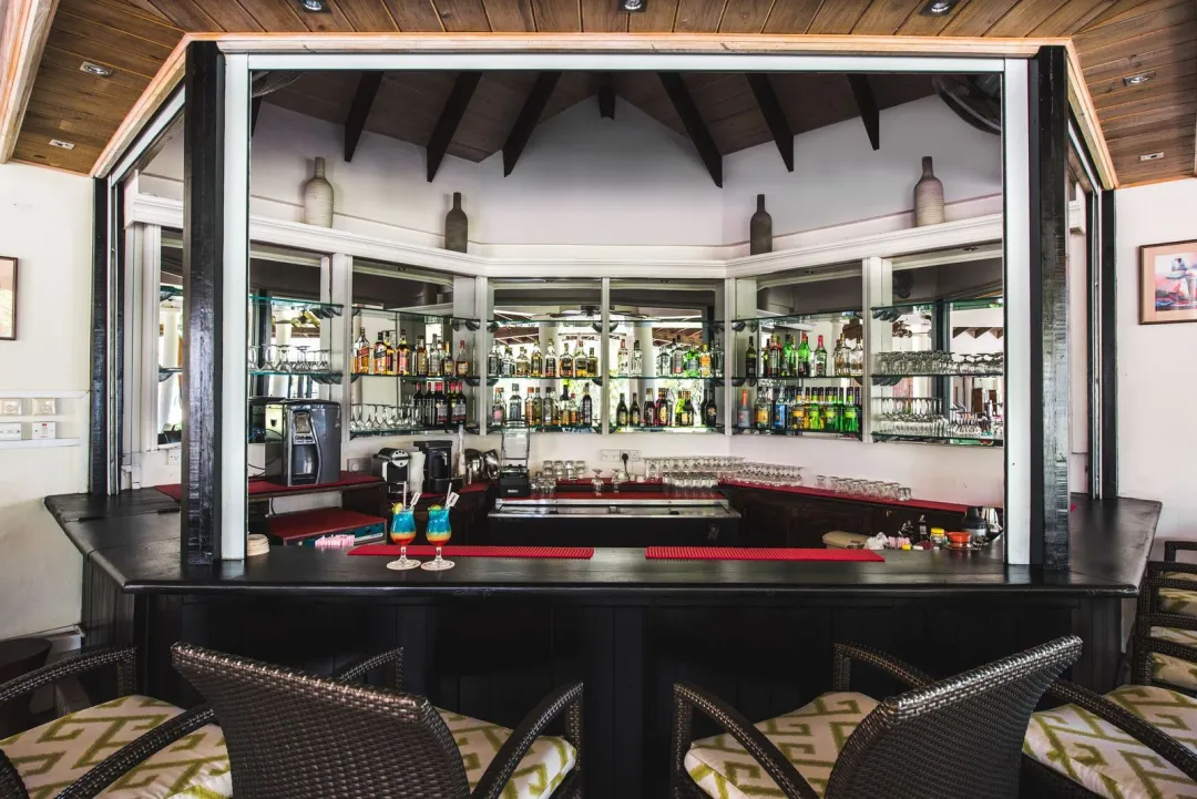 Coyaba-Beach-Resort-The-Cacique-Bar