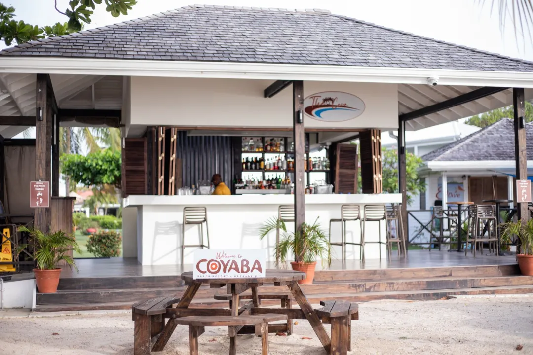Coyaba-Beach-Resort-The-Cove-Bar