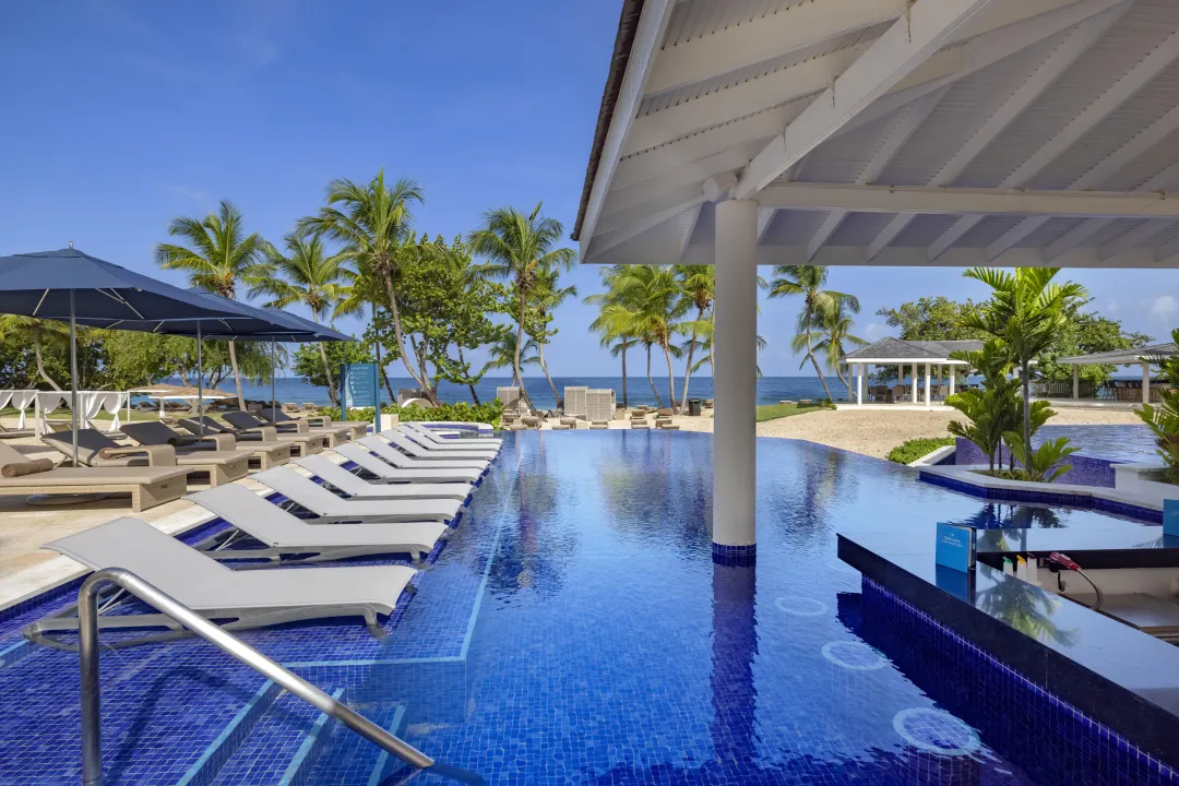 Royatlon-Grenada-Pool-Beds