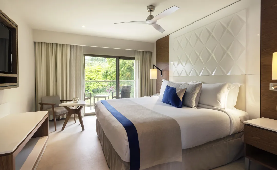 Royalton-Grenada-Luxury-Room-King-Bed