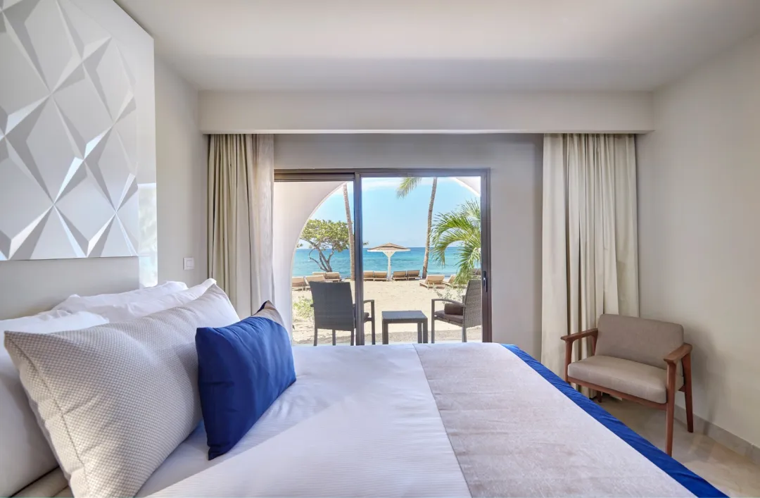 Royalton-Grenada-Luxury-Beach-Walkout-King-Bed