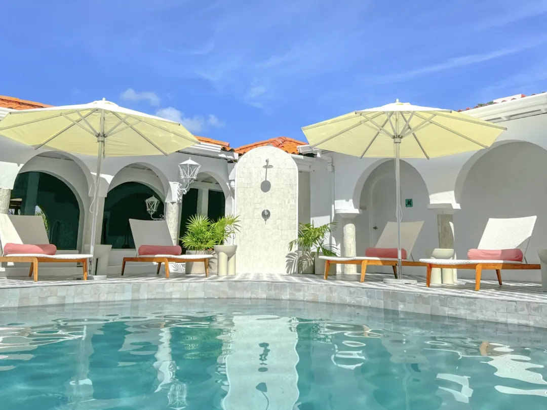 Mount-Cinnamon-Grenada-pool