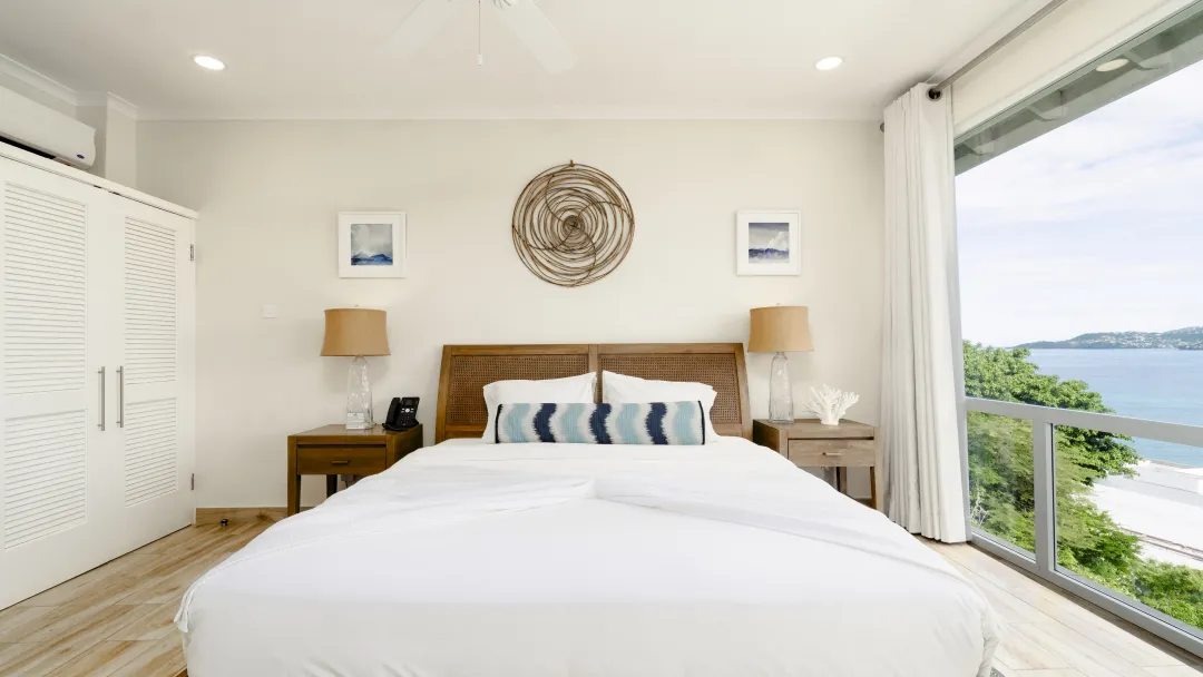 Mount-Cinnamon-Cinnamon-Suite-King-Bed