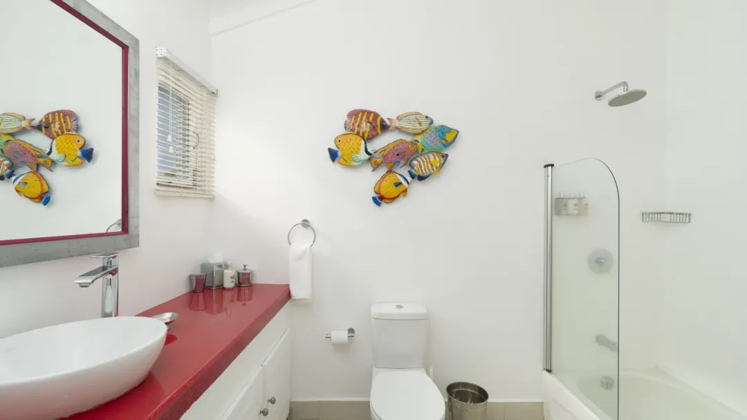 Mount-Cinnamon-Suite-King-Bed-Bathroom-Pink-shceme