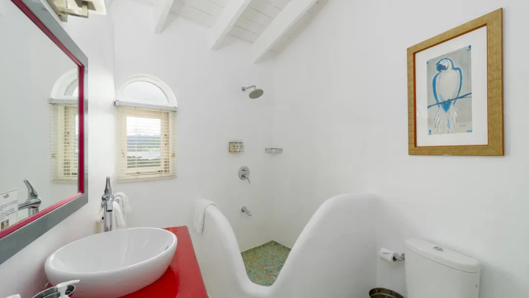 Mount-Cinnamon-Suite-King-Bed-Bathroom-Pink-shceme-detail