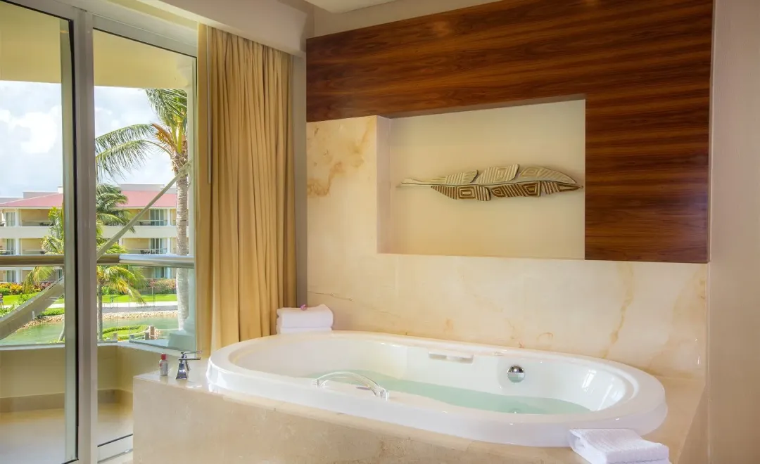 Superior Deluxe Ocean View - Bathtub