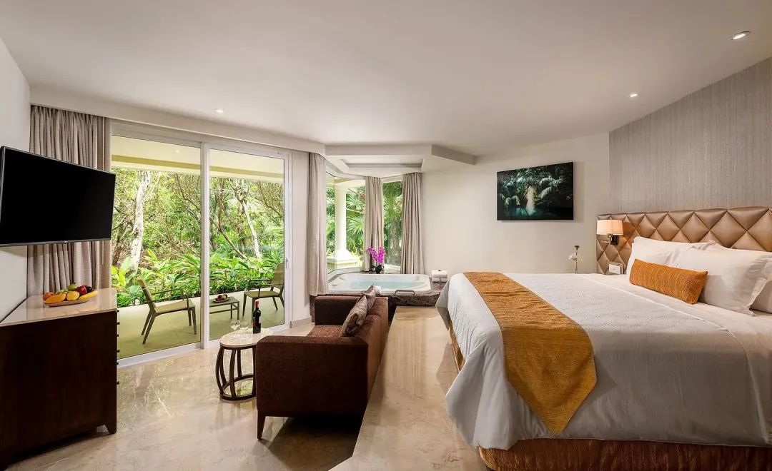 Superior Junior Suite Golf Course View - King Bed