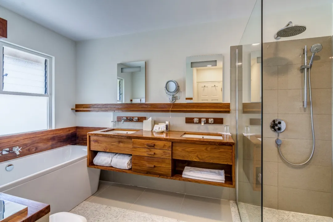 Calabash-Grenada-Deluxe-Suite-Bathroom-Detail