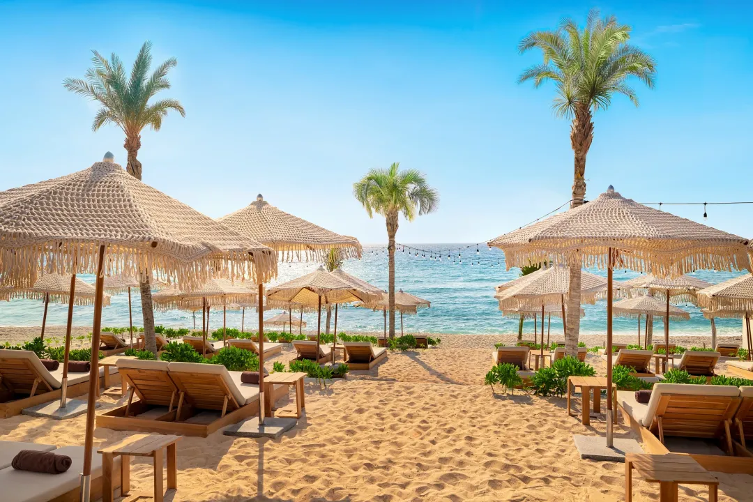 Hyatt Vivid Grand Island -Beach Lounge