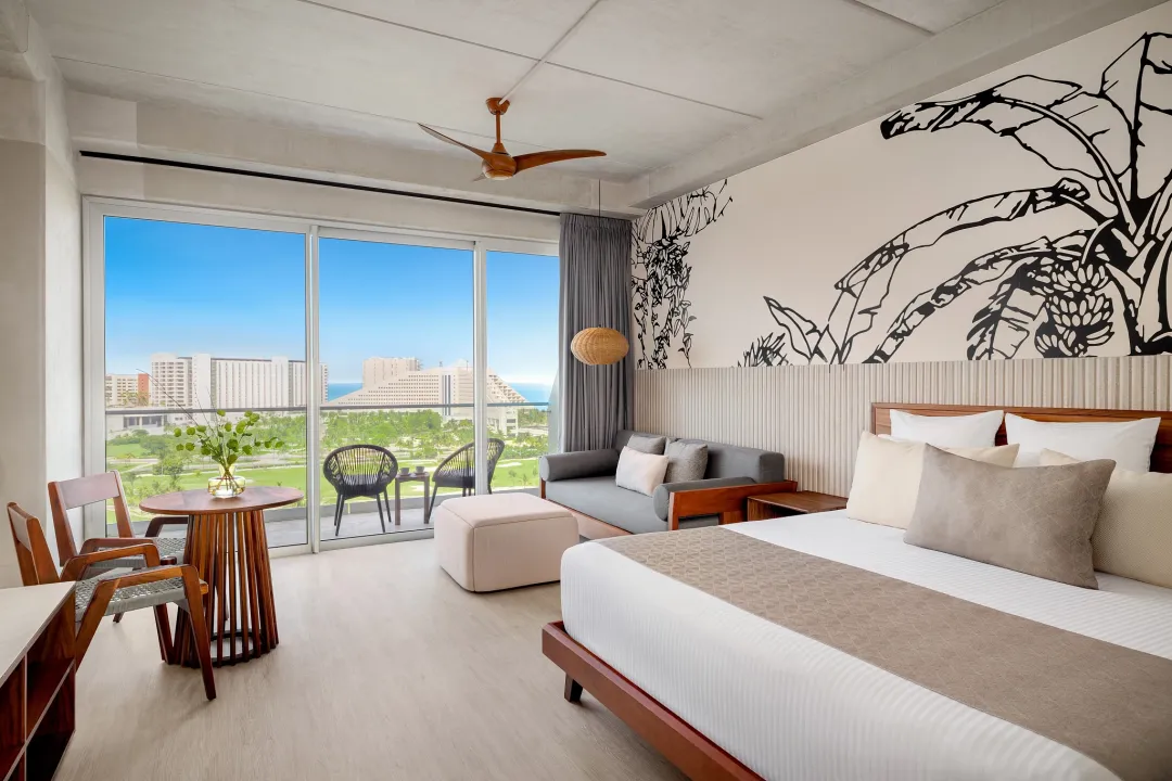 Vantage Club Junior Suite Golf & Ocean View - King Bed