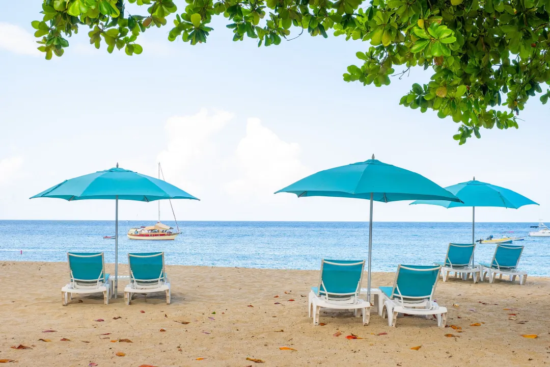 Mount-Irvine-Bay-Resort-Beach-Beds