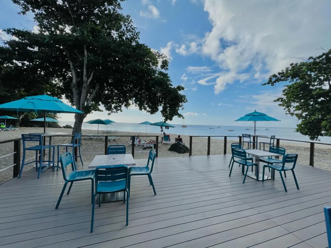 Mount-Irvine-Bay-Resort-Pool-Restaurant