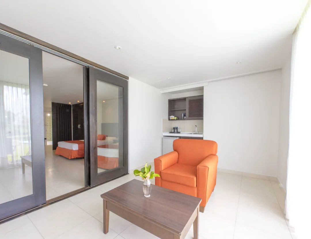 Munt-Irvine-Superior-Garden-Cottage - lounge