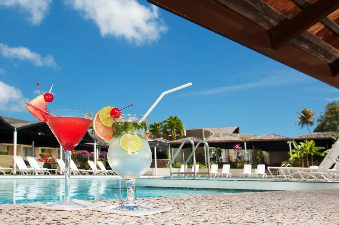 Mount-Irvine-Pool-Bar