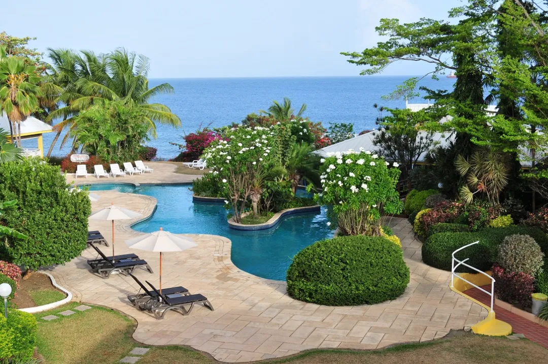 Tropikist-Beach-Hotel-Pool-beds