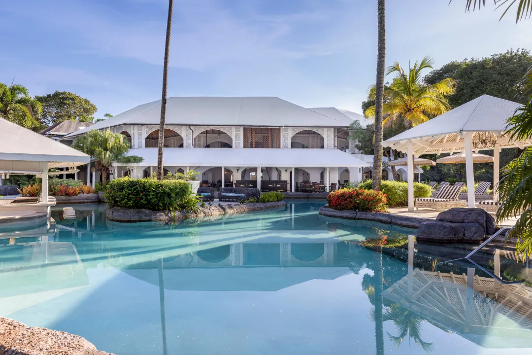 Colony-Club-OUtdoor-Pool