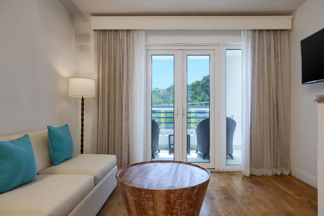 Waves Hotel - Standard Room - Living Room