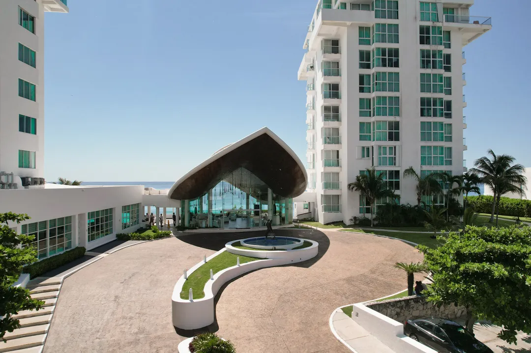 Oleo Cancun Playa All Inclusive Boutique Resort - Hotel Driveway