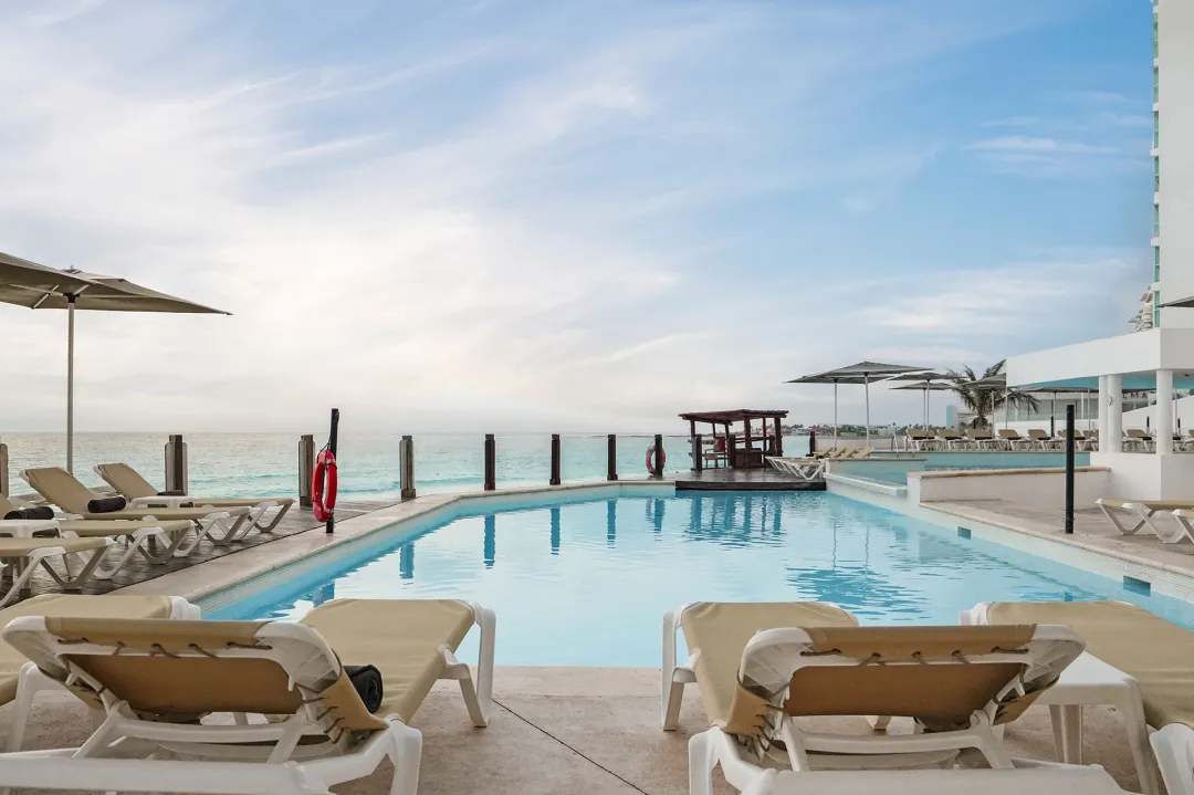 Oleo Cancun Playa All Inclusive Boutique Resort - Plunge Pool with Sea View