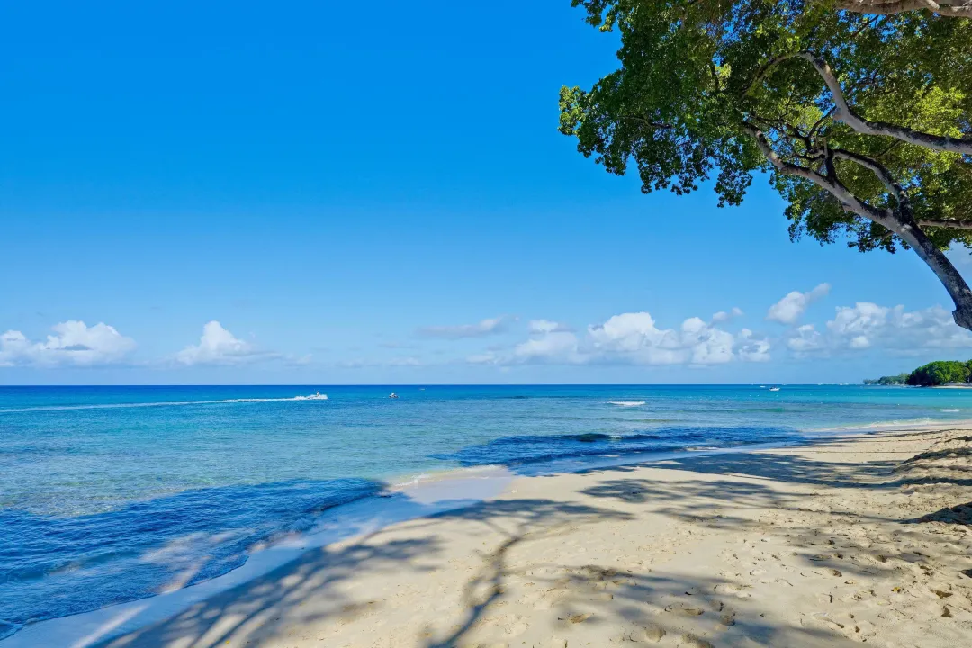 4.-Tamarind-Beach-Hotel-Beach