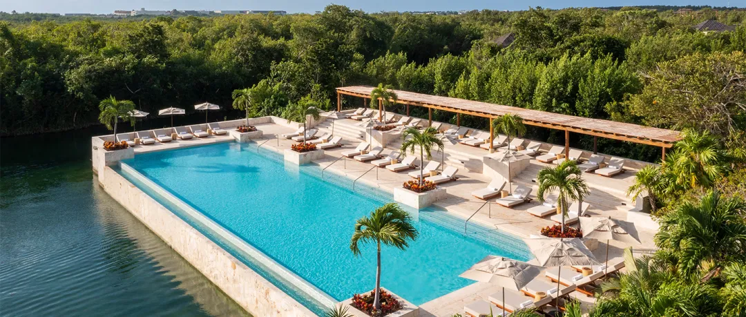Fairmont Mayakoba - Pool Aerial Bar
