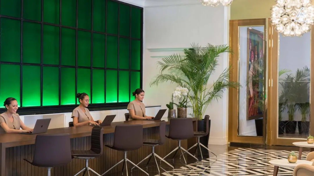 Excellence Club Junior Suite Pool View - Club Lobby