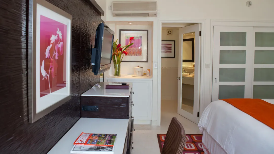 Crystal-Cove-Pool-Garden-View-Room