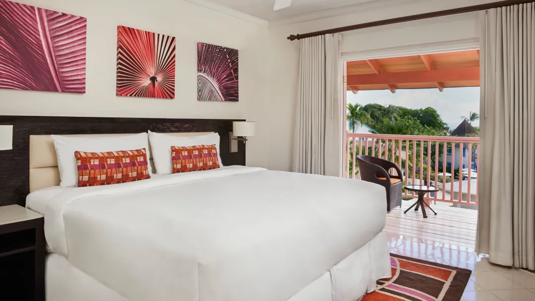 Crystal-Cove-Ocean-View-One-Bedroom-Suite-King-Bed