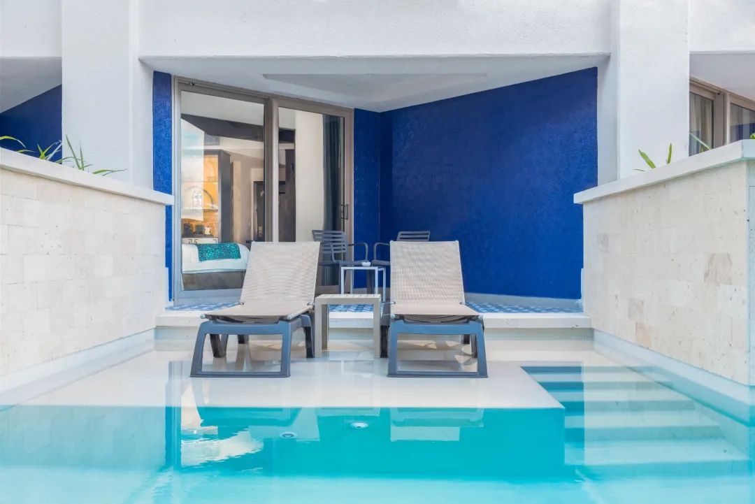 Deluxe Swim Up - Pool Lounge