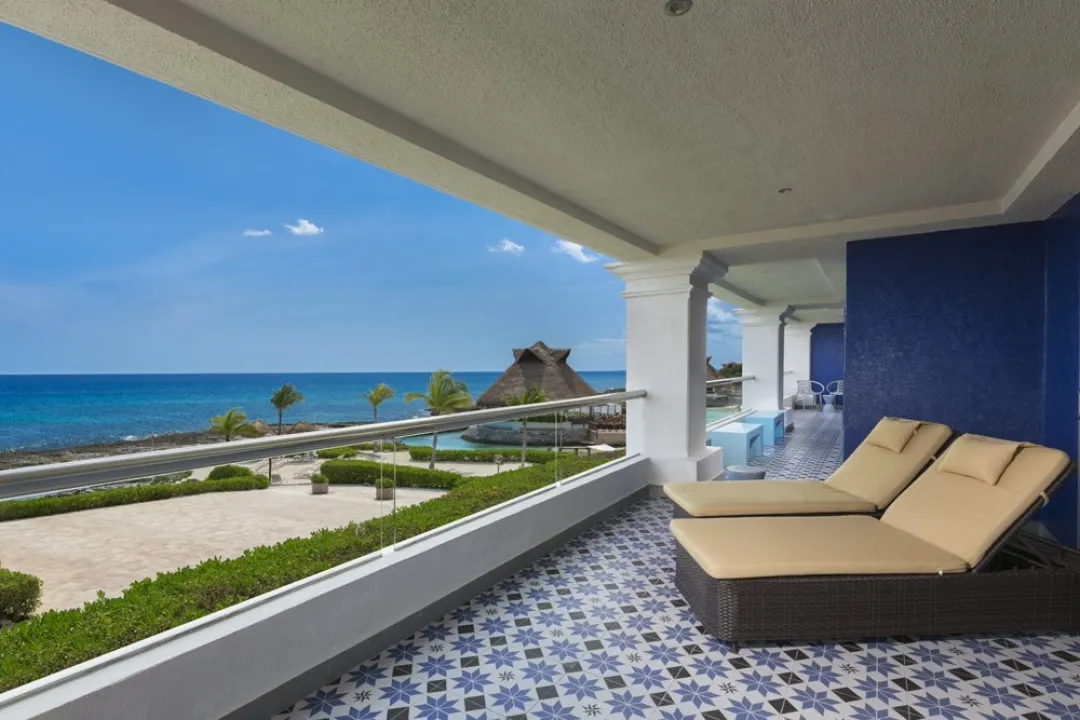 Rock Suite Two Bedroom Oceanfront with Personal Assistant - Terrace Lounge